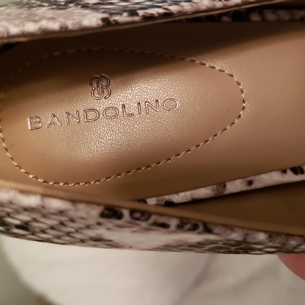 GENTLY USED Size 9 BANDILINO SNAKE SKIN HEELS PERFECT CONDITION - Picture 3 of 3